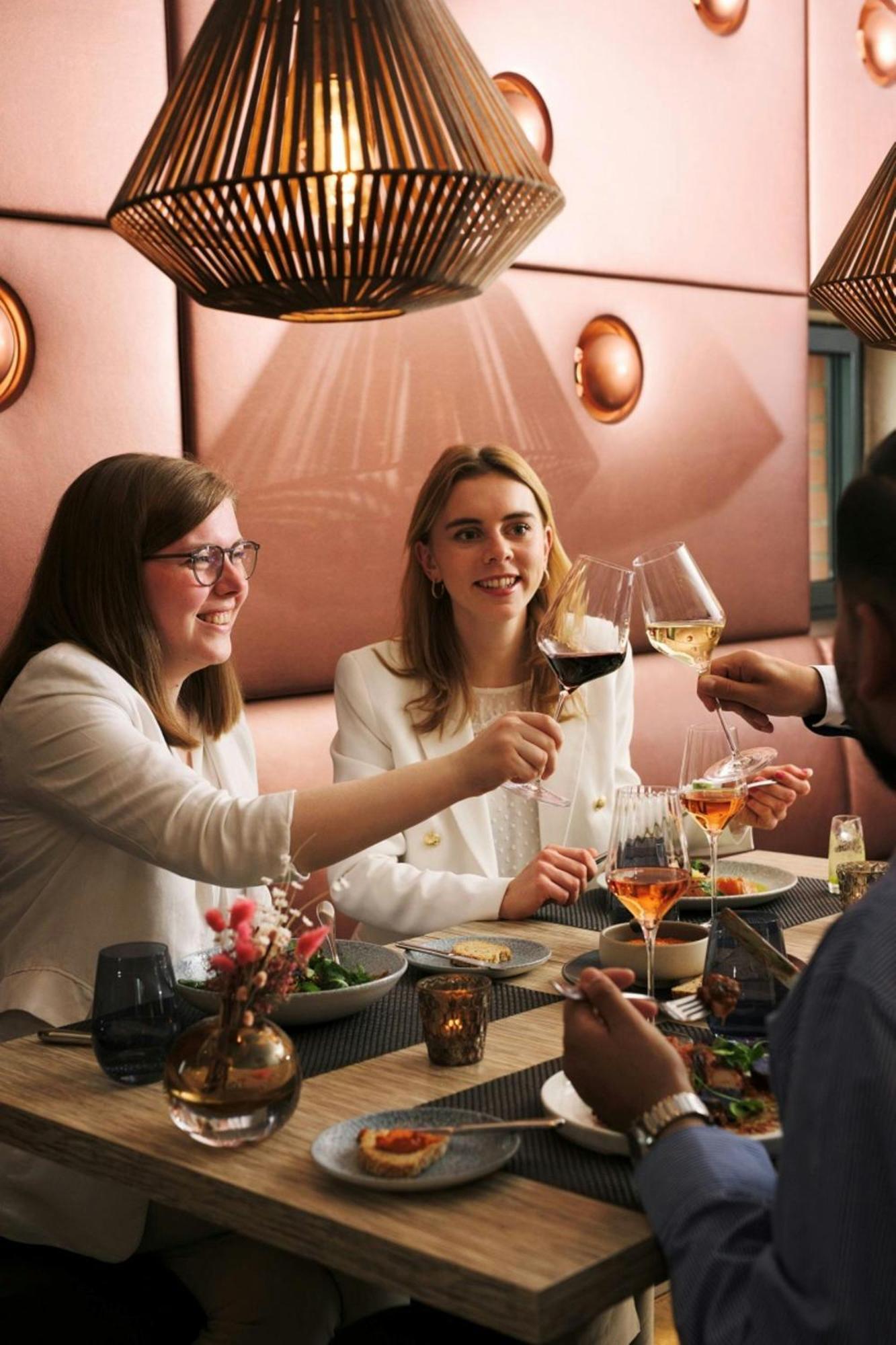 The Westin Hamburg Elbphilharmonie Hotel Ngoại thất bức ảnh The restaurant in 2019