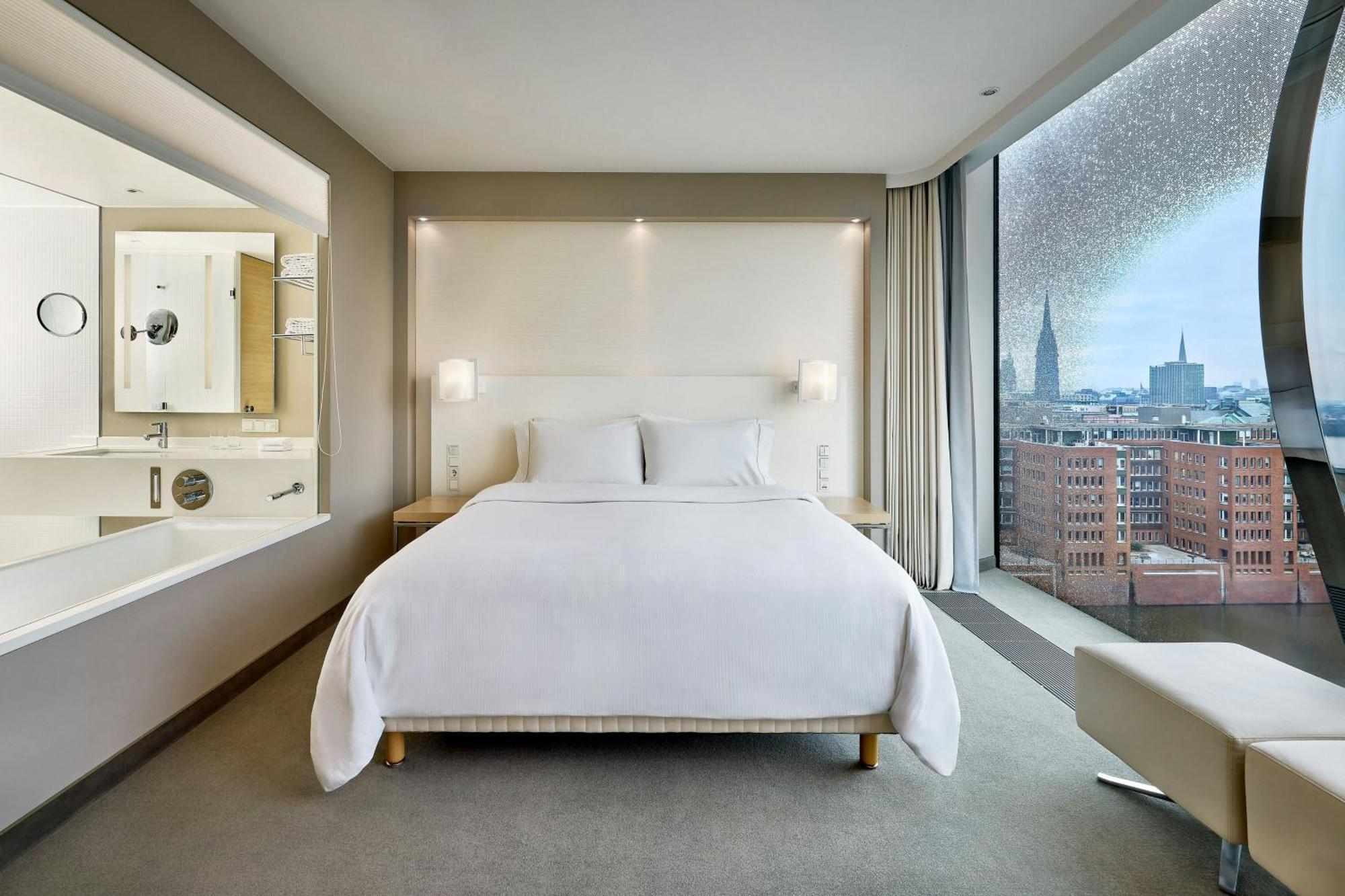The Westin Hamburg Elbphilharmonie Hotel Ngoại thất bức ảnh A bedroom at the hotel